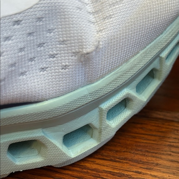 White/Mint/Orange Oncloudmonster Running Shoes Women’s Size 10.5 EUC - Picture 6 of 9